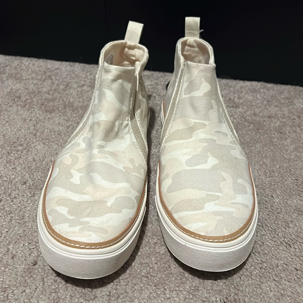 Tom’s Shoes Women’s size 8